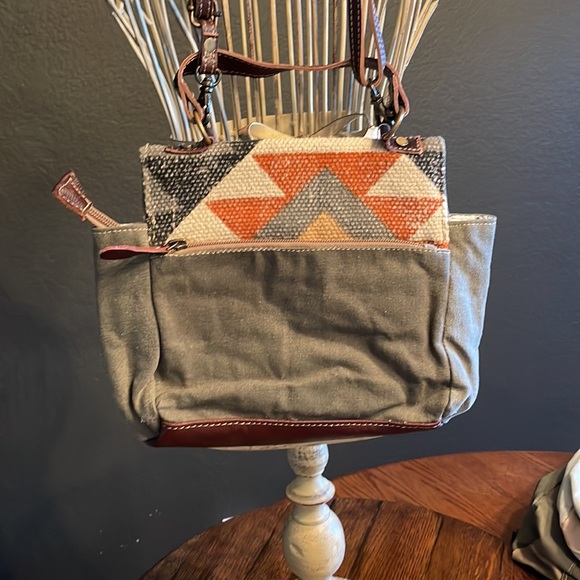 SOLD SOLD SOLD MYRA TINY TOT SMALL & CROSSBODY BAG - Picture 4 of 6